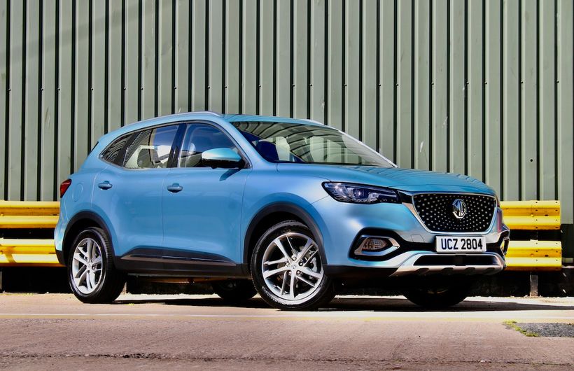 MG HS PHEV exterior front and side parked